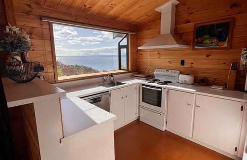 Omori House | Lake views, boating, skiing and hot pools