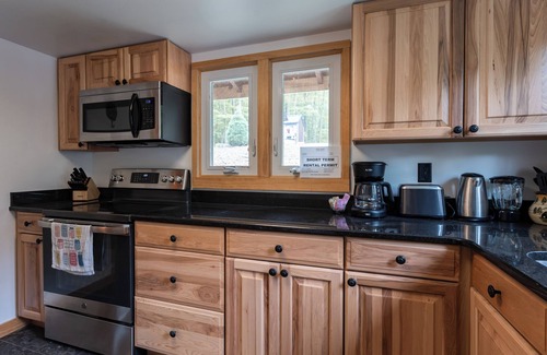 Wallenpaupauk Lake Estates Cabin | Lake Wallenpaupack Cottage with Private Dock, Kayak and Paddle Boards