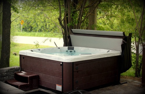 Grand Beach Cottage | Lake Winnipeg luxury Beach House with hot tub