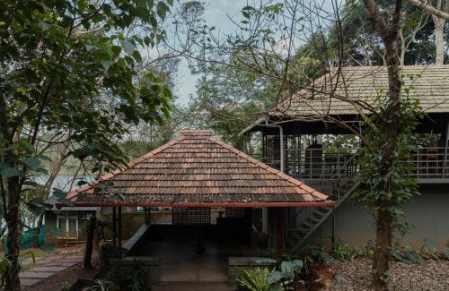 Wadakanchery Hotel | Lakedale Resorts