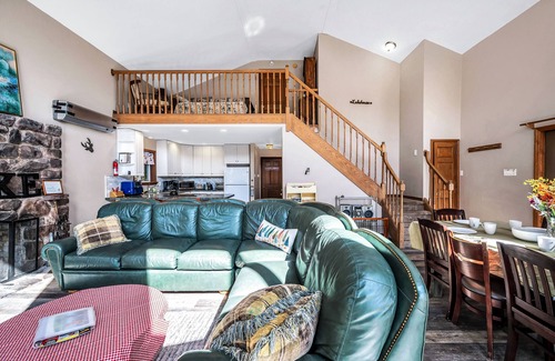 Lake Harmony House | Lakefront, 2 Houses 2 Hot Tubs, Pool Table, 60 Game Arcade, Fishing, Near Slopes