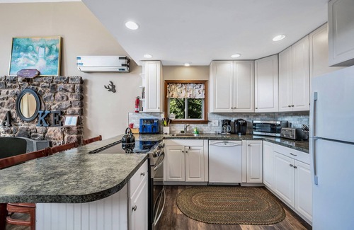 Lake Harmony House | Lakefront, 2 Houses 2 Hot Tubs, Pool Table, 60 Game Arcade, Fishing, Near Slopes