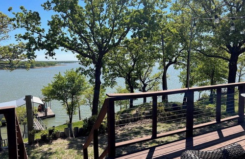 Nocona Cabin | Lakefront 3 bedroom/2 bath Log Cabin with Dock, Deck & Amazing Sunset Views!