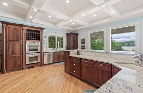 Greensboro House | Lakefront/8 Acres/Views/Families/Pool Table/Fire Pit/Kayaks/SUP/Quiet/HotTub