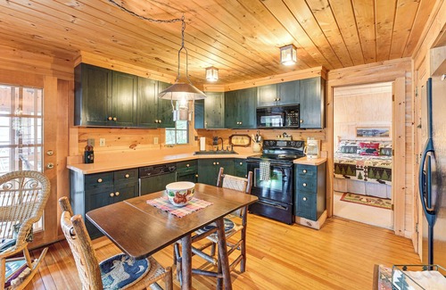 Huletts Landing House | Lakefront Adirondacks Home: Lake George Oasis!