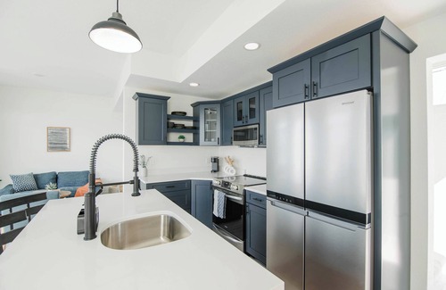 Oden House | Lakefront - Amazing views! Private Hot Tub & Boat Slips. 12 mins to Ski Resorts!