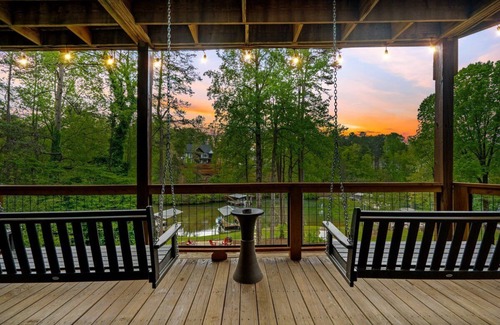 Saxony Forest Cabin | Lakefront Cabin on Lake Keowee. Kayaks, paddle boards, modern & cozy!
