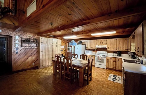 Silver Springs Cabin | Lakefront Cabin in Ocala Forest – Near Springs, Shops, Pet Friendly Getaway