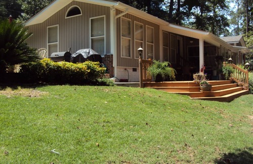 Eufaula House | Lakefront Charm - Fun and Romance!
