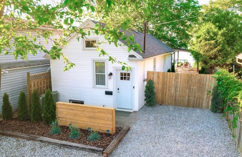 Port Weller House | Lakefront Cottage - Bright & Cozy w/Stunning View