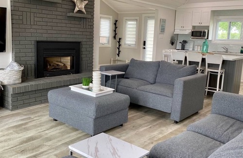 Dashwood Cottage | Lakefront Cottage on Lake Huron - with Private Beach!