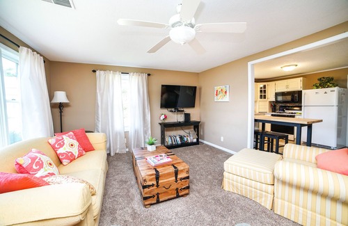 Manteno Cottage | Lakefront Cottage Sleeps 6