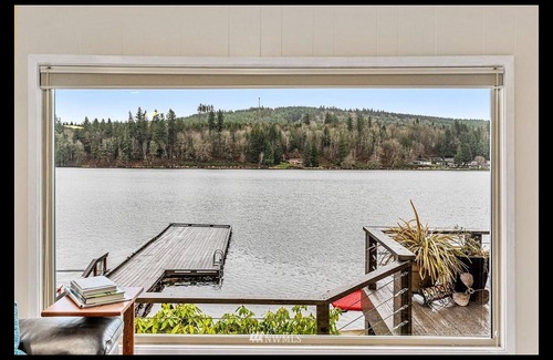 Lake McMurray Cabin | Lakefront Cottage