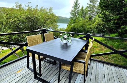 Skorradalshreppur Ski Chalet | Lakefront cottage with jacuzzi