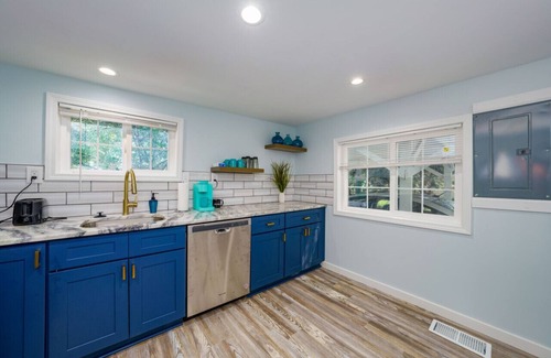 Mentor-on-the-Lake House | Lakefront Escape With Hot Tub & Modern Comforts