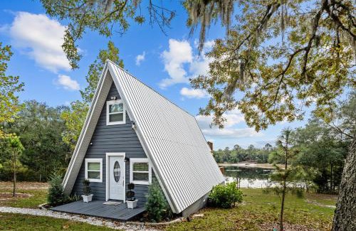 Putnam Hall House | Lakefront Escape-Hot Tub-FirePit-Rural Retreat
