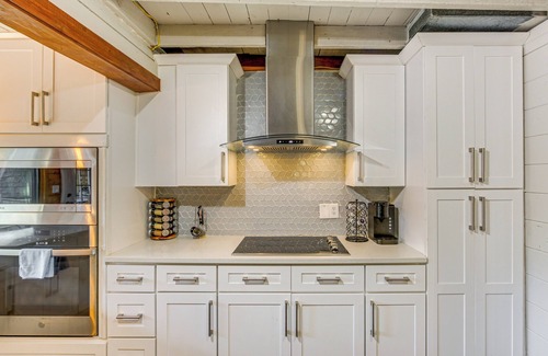 Streetman House | Lakefront Family Home w/Pool in Streetman!