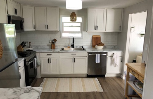 Maple View House | Lakefront Getaway at Renshaw Bay