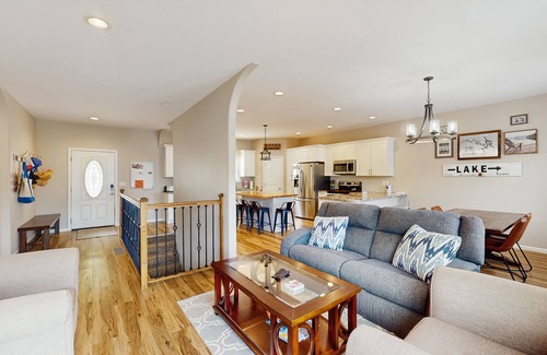 Climax Springs House | Lakefront home with 2 living rooms, 2 decks, grill, dock, foosball & w/d