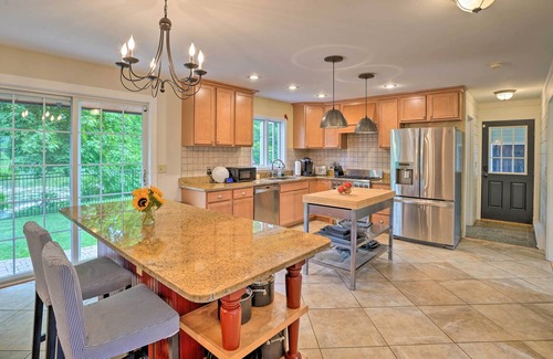 Homer House | Lakefront Homer Abode w/Patio & Backyard!