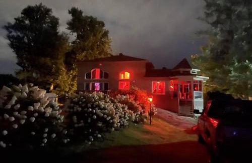 Gatineau House | Lakefront House 25 minutes from downtown Ottawa-Gatineau