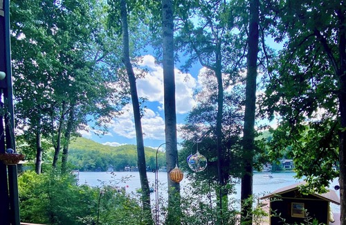 Wiley House | LAKEFRONT! Huge Screened Porch overlooking lake! Kayaks,canoe,pingpong incl! 5⭐️
