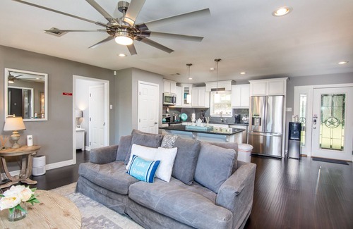 Pointblank House | Lakefront Living at the Cove