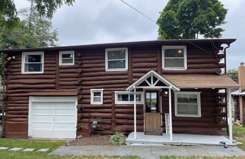West Milford House | Lakefront Log Cabin less than 1 hour from NYC!