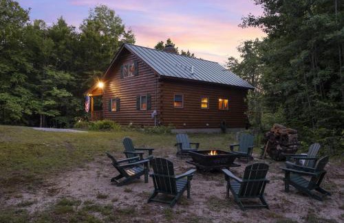 Washington House | Lakefront Log Cabin on 2 acres