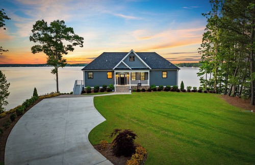 Littleton House | Lakefront Luxe Arcade Dock Hot Tub