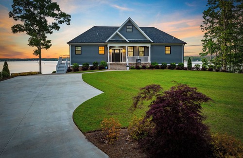 Littleton House | Lakefront Luxe Arcade Dock Hot Tub