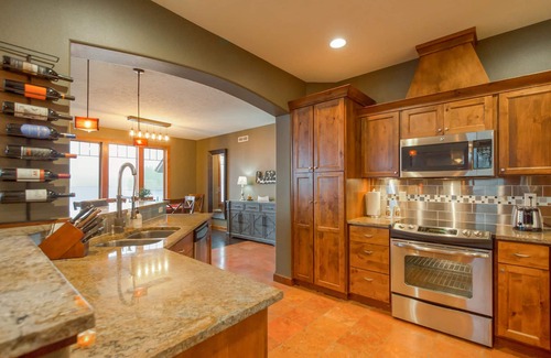 Loon Lake House | Lakefront Luxury on Deer Lake