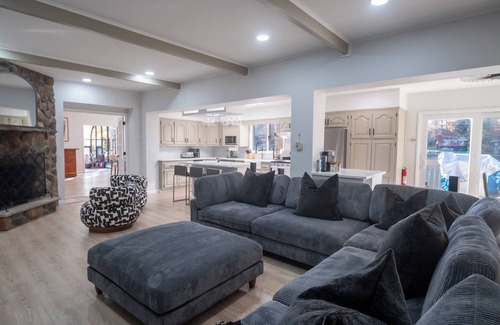 West Milford House | Lakefront Luxury Retreat with Endless Amenities