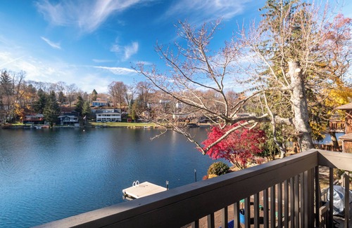 West Milford House | Lakefront Luxury Retreat with Endless Amenities