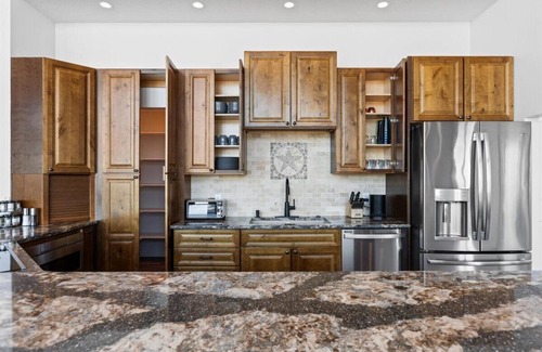 Ashland House | Lakefront Mansion!Close to SAC&Mahoney State Park!