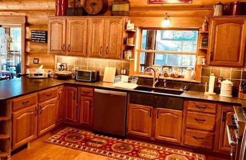 North Creek Cabin | Lakefront North Creek Cabin w/Sauna, Dock & Kayakn