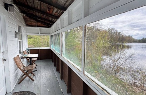 Northwood Cottage | Lakefront Orange Cottage