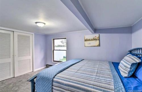 Algonac House | Lakefront Paradise with 7 beds - Fishing - Swimming