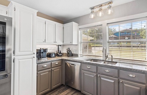 Carolyn Estates House | Lakefront property perfect for fishing and boating. Fall dates available!