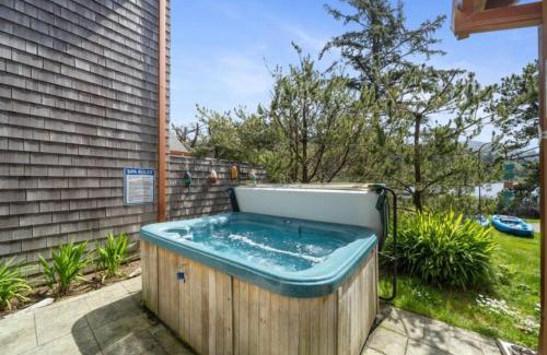 Rockaway Beach House | Lakefront Retreat Hot Tub & Semi-private Dock