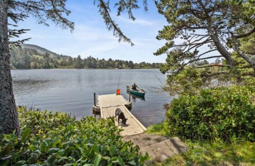 Rockaway Beach House | Lakefront Retreat Hot Tub & Semi-private Dock
