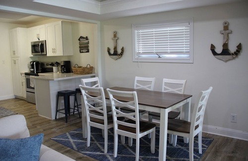 Williamstown House | Lakefront Retreat, Private Dock, Covered Deck, Sleeps 8, 11 min to Ark Encounter
