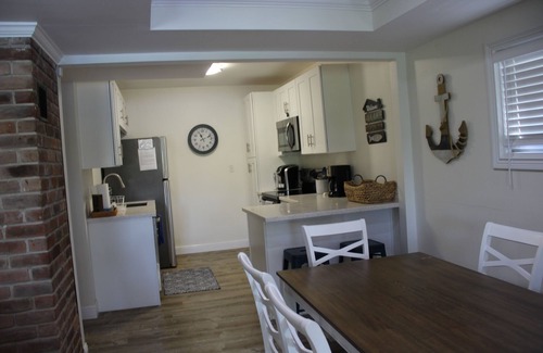 Williamstown House | Lakefront Retreat, Private Dock, Covered Deck, Sleeps 8, 11 min to Ark Encounter
