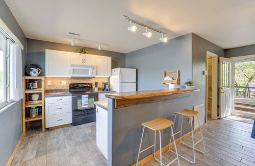 Shell Knob Condo | Lakefront Shell Knob Condo w/Deck & Grill!