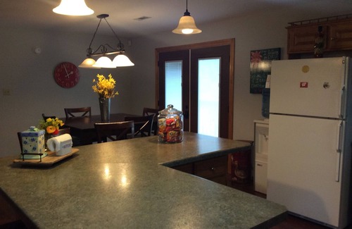 Springdale House | Lakefront, sleeps 6-14, 20 min to Fayetteville. Family lake time!