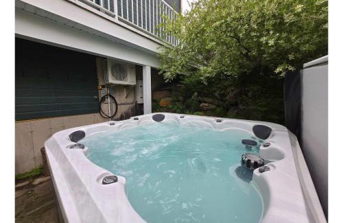 St-Ferdinand Ski Chalet | Lakefront Spa - Chez Bernard L'Hermite