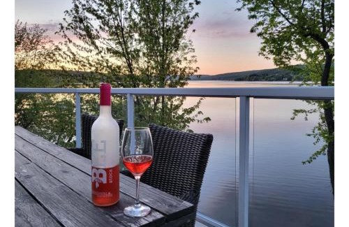 St-Ferdinand Ski Chalet | Lakefront Spa - Chez Bernard L'Hermite