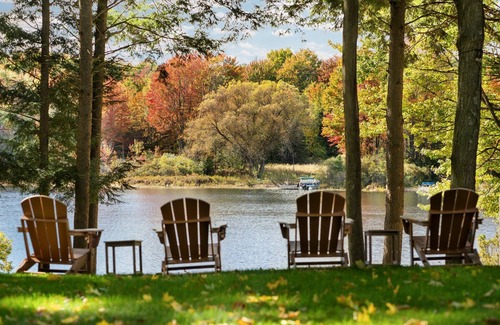 Gaylord Cottage | Lakefront Spacious Cottage with Sandy Beach, Kayaks and Games!