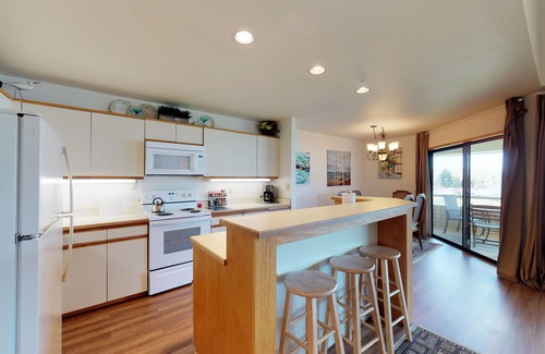 Wapato Point House | Lakefront Townhome with Fireplace, Private Hot Tub, & Shared Pool