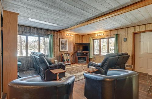 Townsend House | Lakefront Townsend Cabin with Fire Pit and Dock!